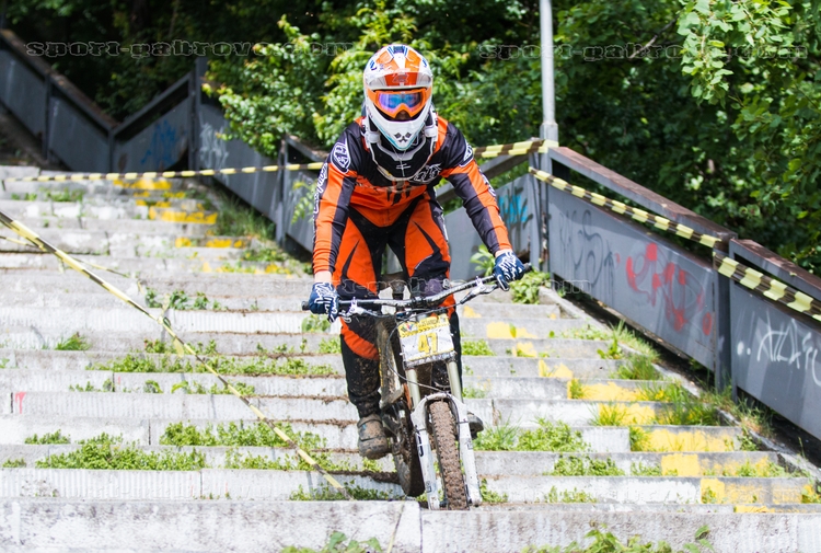 DH 1